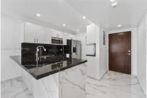 8250 Byron Ave 401 Miami Beach, FL 33141 - MLS#A11932474