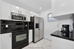 8250 Byron Ave 401 Miami Beach, FL 33141 - MLS#A11932474