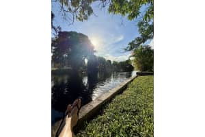 5030 Nw 42nd St, Lauderdale Lakes