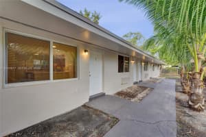 30 Sw 8th St 1 Hallandale Beach, FL 33009 - MLS#A11932617