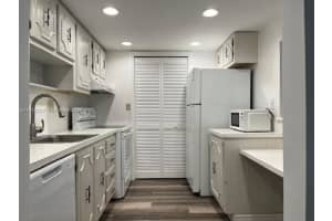 120 Lakeview Dr 205 Weston, FL 33326 - MLS#A11932727