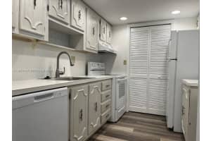 120 Lakeview Dr 205 Weston, FL 33326 - MLS#A11932727