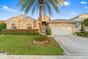 343 Sw 187th Ter, Pembroke Pines