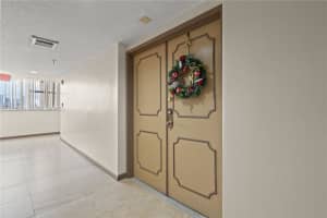 17890 W Dixie Hwy 614 Hwy 614 North Miami Beach, FL 33160 - MLS#A11933068