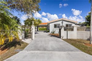 5685 SW 72nd Ave, South Miami, FL 33143, - MLS#A11933080