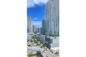 690 Sw 1st Ct 1724, Miami