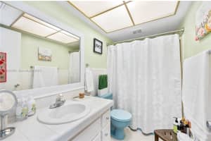 11960 NE 19th Dr APT 17, North Miami, FL 33181, - MLS#A11933095