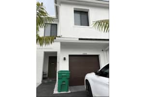 10910 Sw 232 Ter 10910 Homestead, FL 33032 - MLS#A11933460