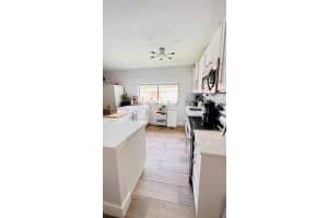 223 Lakeview Dr APT 204, Weston, FL 33326, - MLS#A11933490