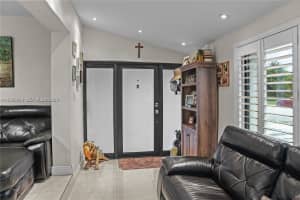 117 W 34th St, Hialeah, FL 33012, - MLS#A11933560