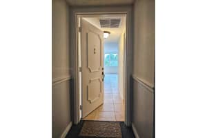 3702 NE 171 St APT 8, North Miami Beach, FL 33160, - MLS#A11933624