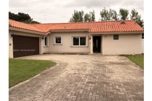 5811 Nw 201st Ln, Hialeah