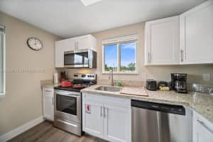 2311 Scott St 4 Hollywood, FL 33020 - MLS#A11933716