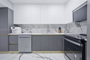 4200 Hillcrest Dr 802 Hollywood, FL 33021 - MLS#A11933900