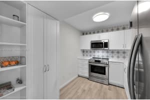 1400 Saint Charles Pl 323 Pembroke Pines, FL 33026 - MLS#A11933946