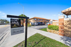 2425 W 76th St APT 102, Hialeah, FL 33016, - MLS#A11933996