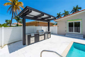 1045 Hollywood Blvd, Hollywood, FL 33019, - MLS#A11934052