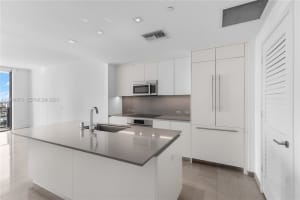 68 SE 6th St Apt 2006, Miami, FL 33131, - MLS#A11934075