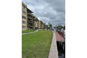 301 Golden Isles Dr 112 Hallandale Beach, FL 33009 - MLS#A11934085