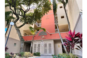 8255 Lake Dr 506, Doral