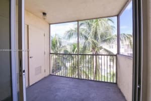 8215 Lake Dr 504, Doral