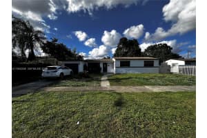 761 Nw 183rd Dr, Miami Gardens