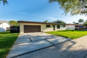 14515 Mahogany Ct, Miami Lakes