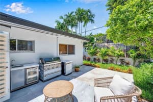 4708 Alton Rd Miami Beach, FL 33140 - Off Market