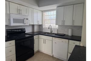 910 Michigan Ave APT 305, Miami Beach, FL 33139, - MLS#A11934403