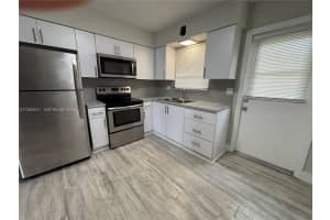 301 Sw 10th Ter 1 Hallandale Beach, FL 33009 - MLS#A11934511