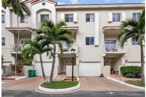21399 Marina Cove Cir 14, Aventura