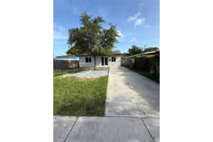 1720 Nw 44th St, Miami