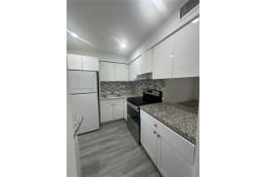 2800 Ne 203rd St 10, Aventura