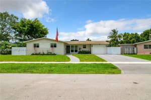5880 Sw 13th St Plantation, FL 33317 - MLS#A11934645