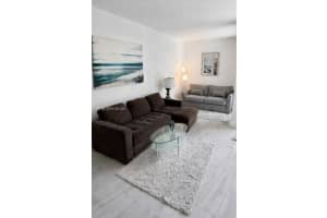 121 Ne 34th St 814, Miami