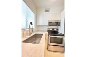 8035 Crespi Blvd 13 Miami Beach, FL 33141 - MLS#A11934742