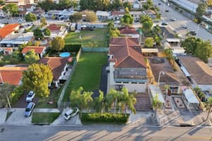 366 W 12th St, Hialeah