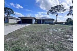 5005 Pinetree Circle, La Belle