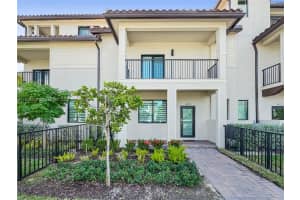 8206 Nw 43rd St, Doral