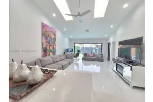 270 Se 7th St 270, Dania Beach