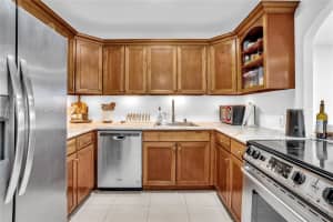 3675 N Country Club Dr 410 Aventura, FL 33180 - MLS#A11935118