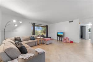 3021 N Oakland Forest Dr 208 Oakland Park, FL 33309 - MLS#A11935199