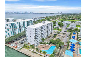 7545 E Treasure Dr 9h, North Bay Village