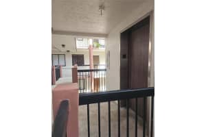 5460 W 21st Ct 310, Hialeah