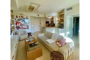 888 Brickell Key Dr 802, Miami