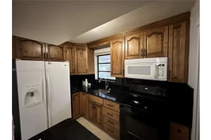 7880 Nw 11th St Hollywood, FL 33024 - Off Market