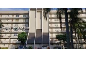 3100 W Rolling Hills Cir 308, Davie