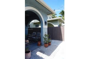 1139 Ne 3rd Ave Fort Lauderdale, FL 33304 - MLS#A11935438