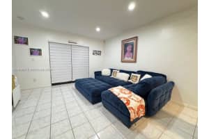 10445 Nw 11th St 201, Pembroke Pines