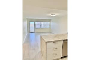 401 Golden Isles Dr 701 Hallandale Beach, FL 33009 - MLS#A11935776